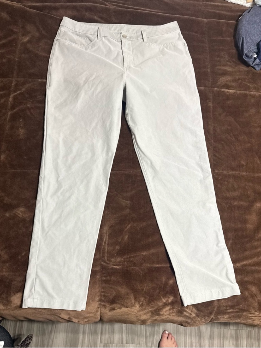 Men’s size 36 Lululemon Khaki pants
